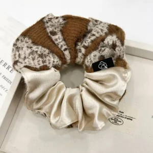 Colita para el pelo (scrunchie), grande 14 cm, 20 u. por paquete, color marrón